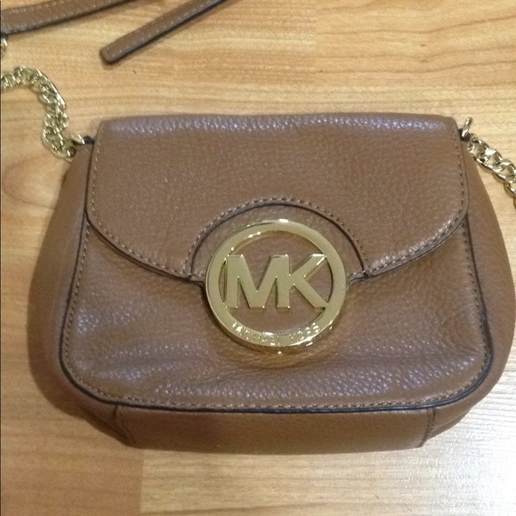 Michael Kors Fulton small crossbody bag - Picture 2 of 6